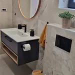 Leo *